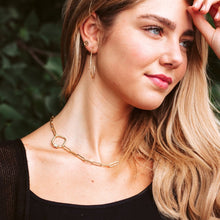 Load image into Gallery viewer, Link necklace with a little sparkle
